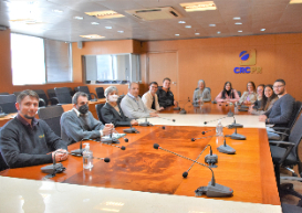 Equipe da área contábil de empresa de transportes visita sede do CRCPR, em Curitiba