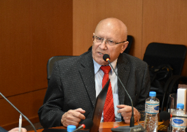 Plenária: ex-presidente Antonio Carlos Dóro recebe Comenda Destaque CRCPR 