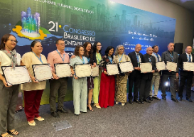 21º CBC: contador do CRCPR é homenageado por seus mais de 35 anos de serviço