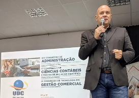 Vice-presidente de Administração e Finanças do CRCPR ministra palestra em centro universitário de Medianeira