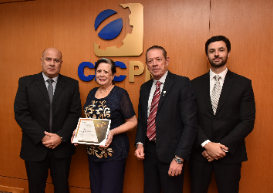 Programa 50+: profissional contábil recebe homenagem na Plenária de março do CRCPR