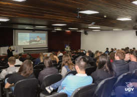 Vice-presidente de Registro do CRCPR ministra palestra no Centro Universitário UGV, em União da Vitória