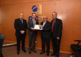Programa 50+: profissional contábil recebe homenagem na Plenária de abril do CRCPR
