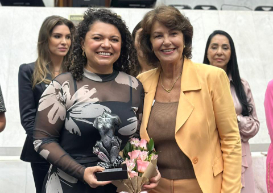 Contadora Priscila Schran de Lima recebe prêmio Rosy de Macedo Pinheiro Lima, na ALEP